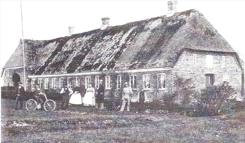 Auf Bjørnkærvej 1 nördlich der Grenze lag Egebæk Kro, wo es von 1865 bis 1920 ein dänisches Zollamt gab. Das Gasthaus wurde 1946 geschlossen. Foto: Lokalhistorisk Arkiv for Vester Vedsted Sogn.